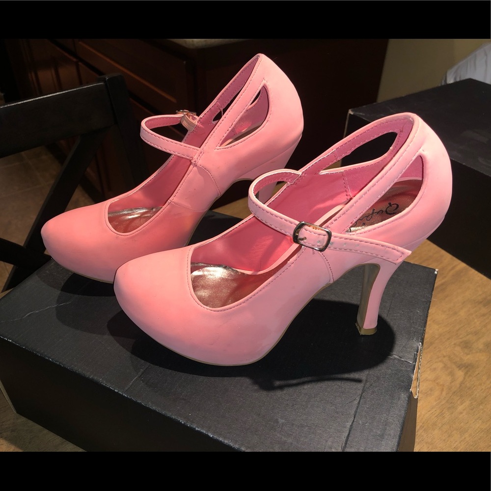 Salmon heels
